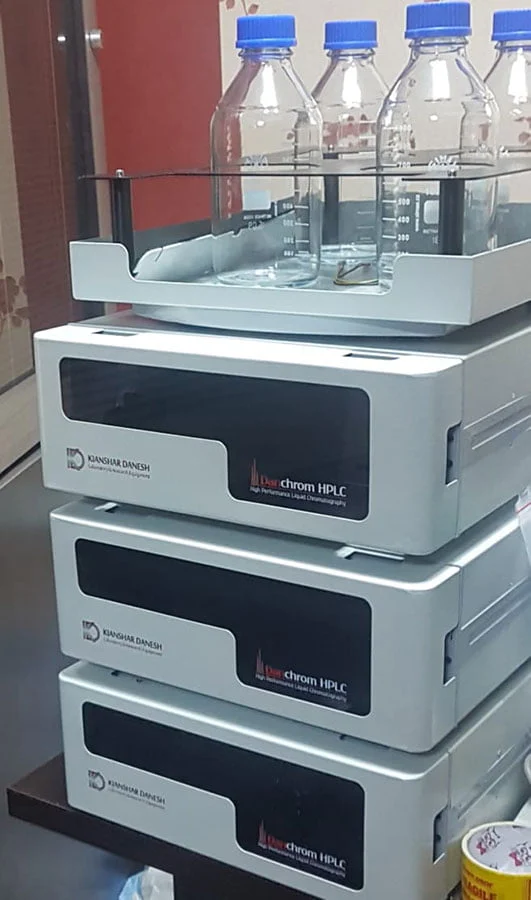 همه چیز درباره روش کروماتوگرافی HPLC یا «کروماتوگرافی مایع با عملکرد بالا»