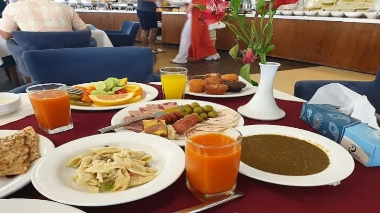 تور کیش با ناهار و صبحانه سلف سرویس رایگان