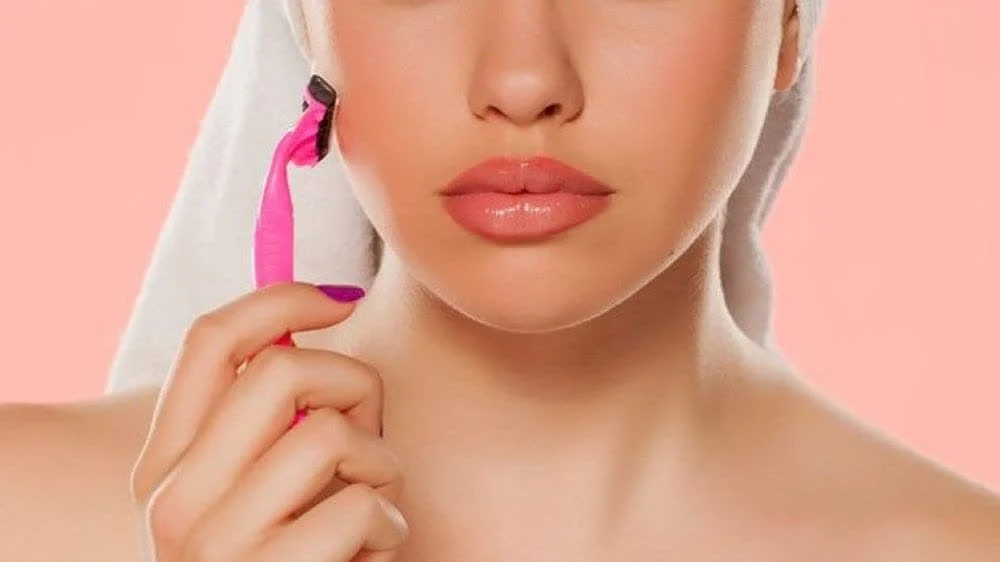مزایا و معایب تیغ زدن صورت اقایان