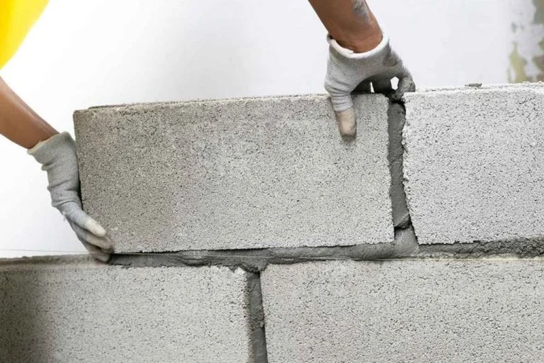 How much does it cost to wall the garden with cement blocks