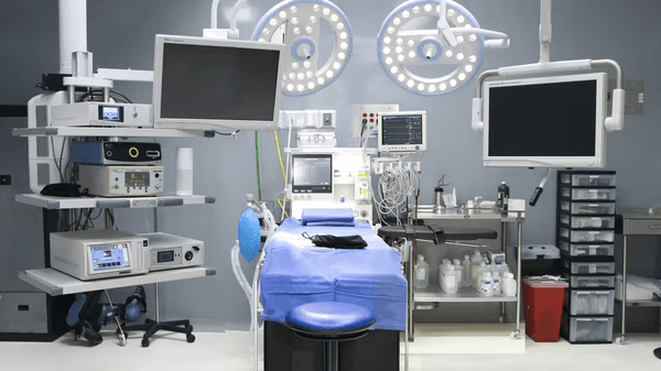 What equipment is used in the emergency department of the hospital?
