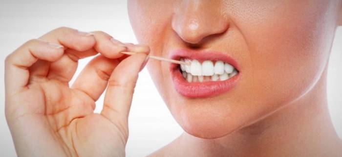 مضرات استفاده از خلال دندان را بشناسید