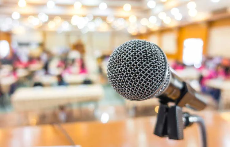 چگونه فن بیان خود را تقویت کنیم؟