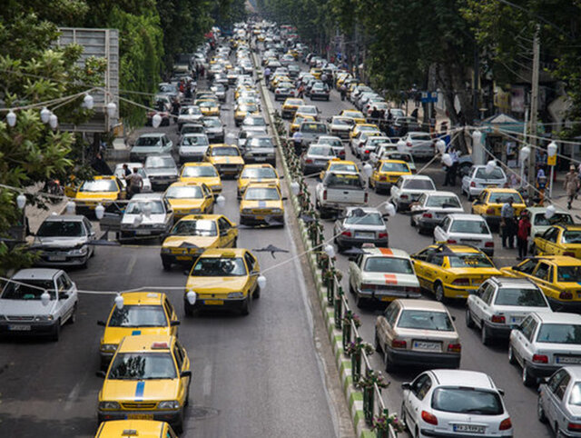 گرگان شهری در محاصره  خودروها/خیابان ها جای سوزن انداختن ندارد