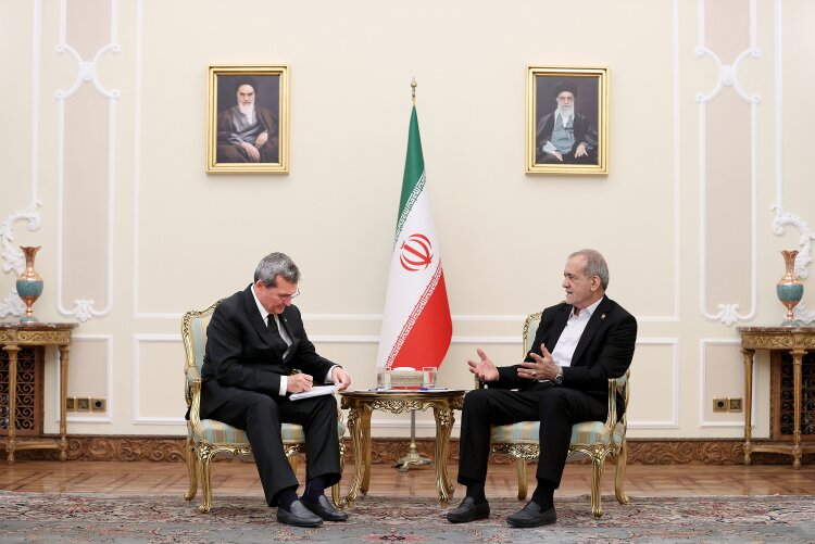 پزشکیان: تقویت همکاریهای ایران و ترکمنستان، رفاه و امنیت دو ملت را تضمین میکند